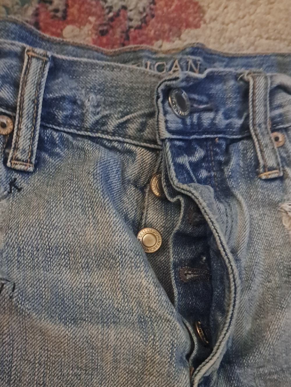 American Eagle Light Blue Distressed Denim Shorts with Sketchbook Graphics, Sz 6 - Picture 5 of 9